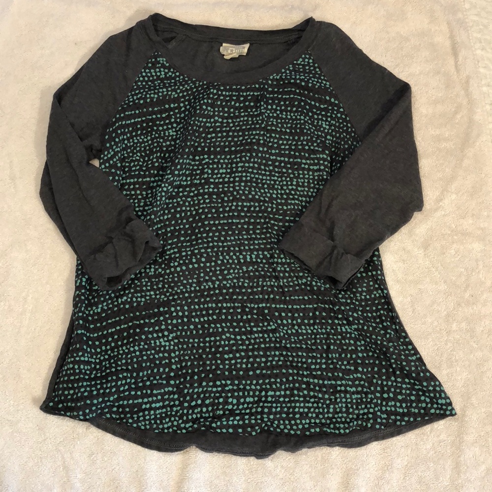 3/4 length sleeve shirt
